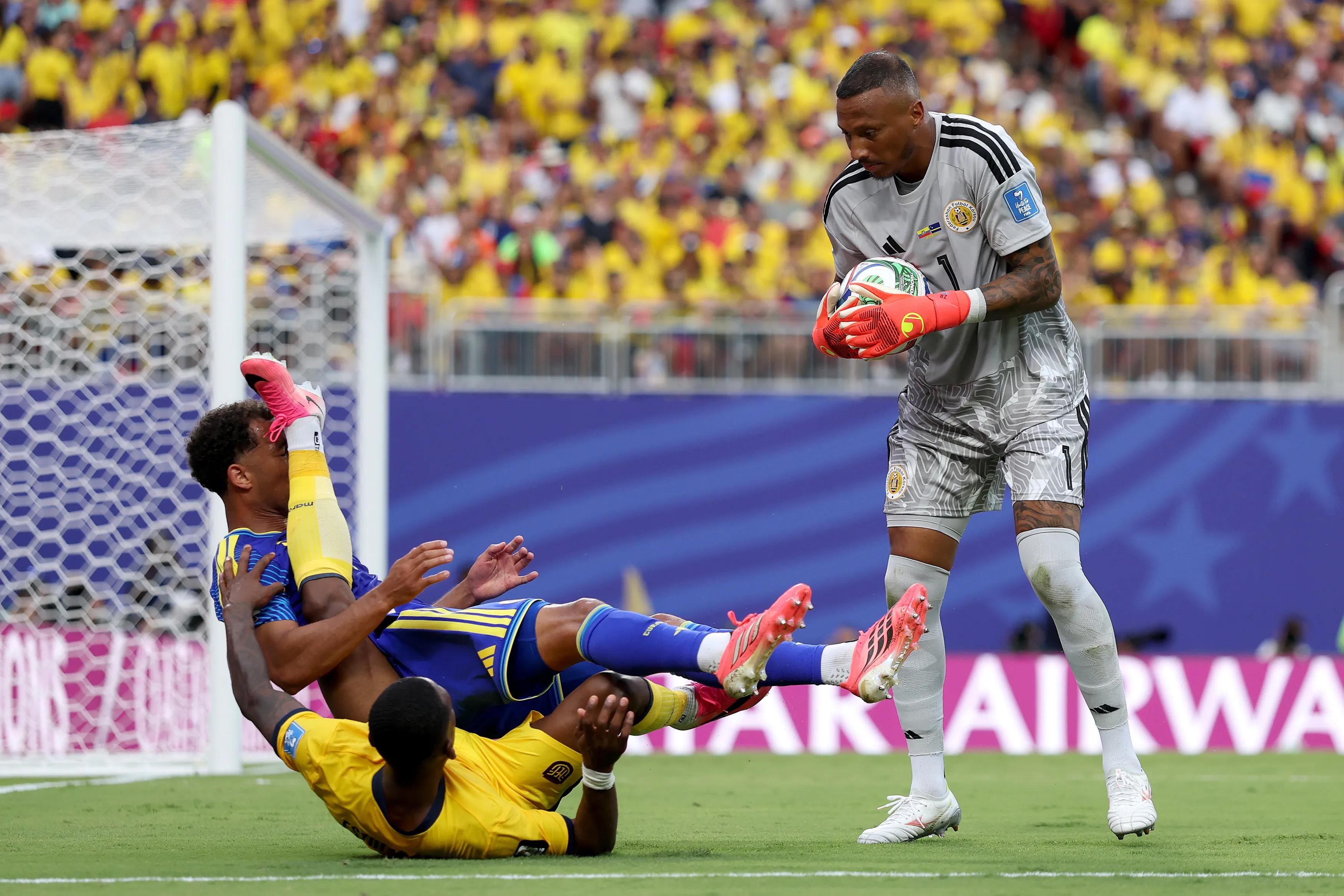 Room shines as Curaçao earn historic draw 